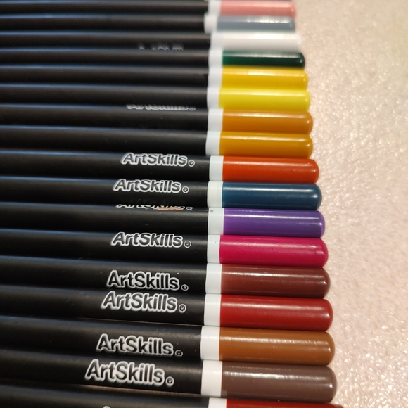 Experience the world of art with these 19 Art Skills Colored Pencils. - Picture 5 of 10